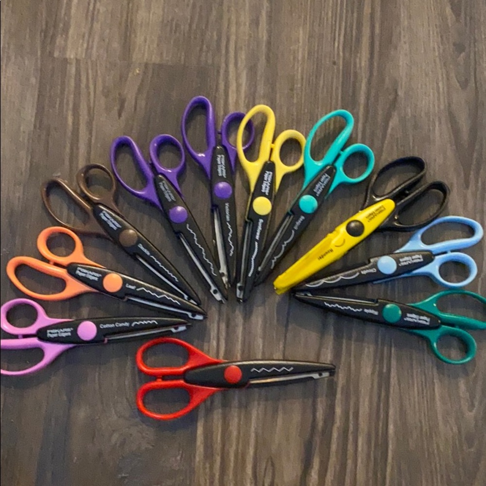 10 pairs of fiskars paper edge scissors